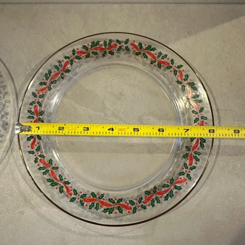 VTG  80's Set Of  Arcoroc Holly & Berry & Ribbon Christmas 8” Plates W/Gold Trim